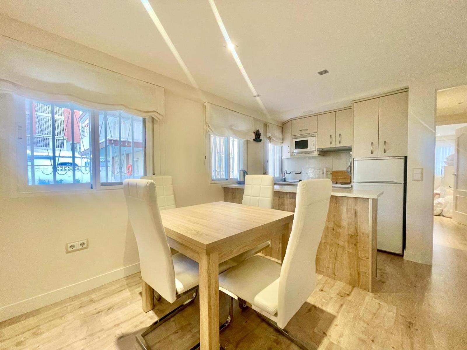White House Nervion Apartament